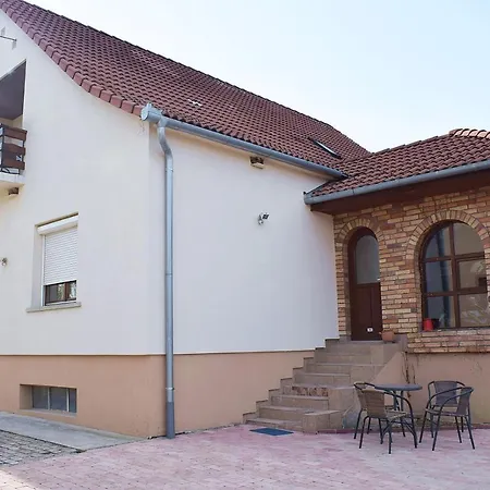 Borbarátok Vendègház Maison d'hôtes 3*